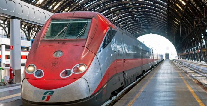 Ponte del 2 giugno, Frecciarossa notturni tra Milano e la Calabria