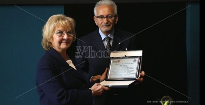 Tropea, la giornalista Vittoria Saccà premiata dal Rotary – Video