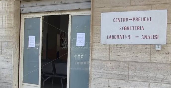 Carenza di personale, da lunedì massimo 50 prelievi nei laboratori analisi di Vibo – Video