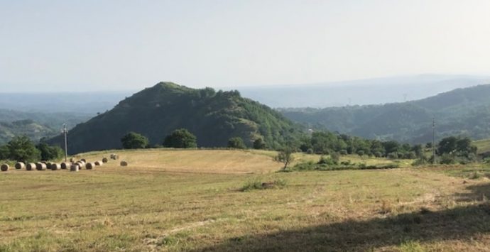 Trekking, dall’antica Castelmonardo nasce “Il sentiero del grano”