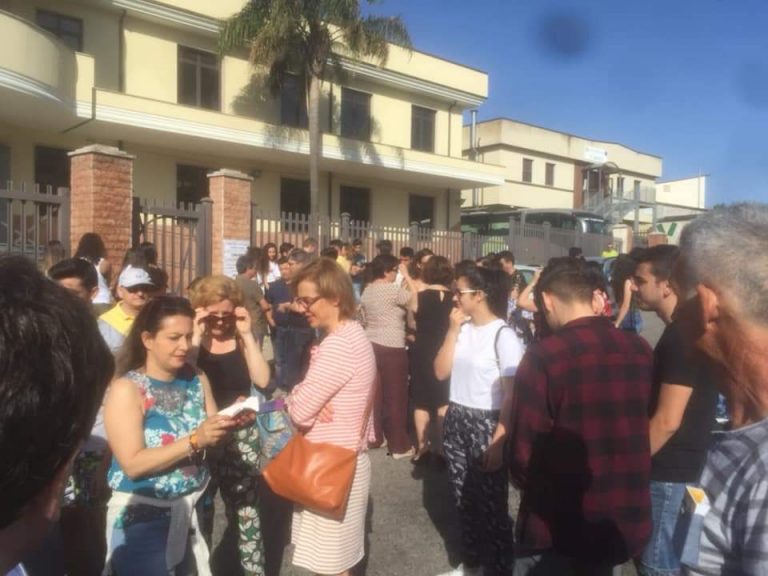 Liceo Scientifico, è il giorno dello sgombero: scatta la protesta