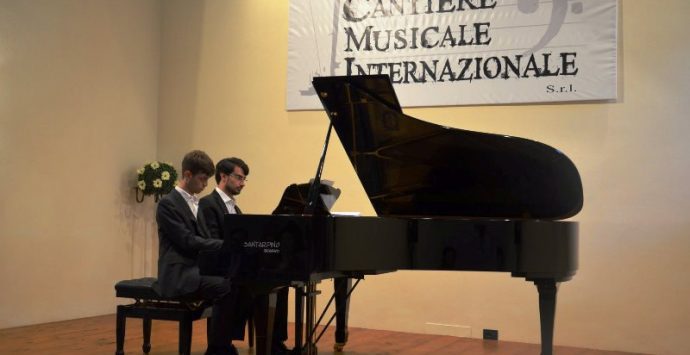 Festival pianistico a Mileto, successo per il concerto del “Duo Epos”