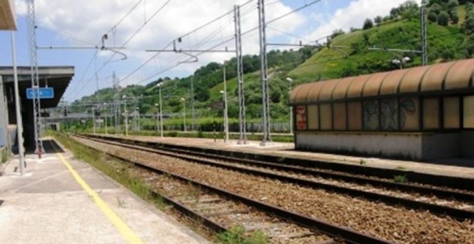 Oltre 70 minuti di ritardo sulla tratta ferroviaria Paola-Rosarno per un guasto a Mileto