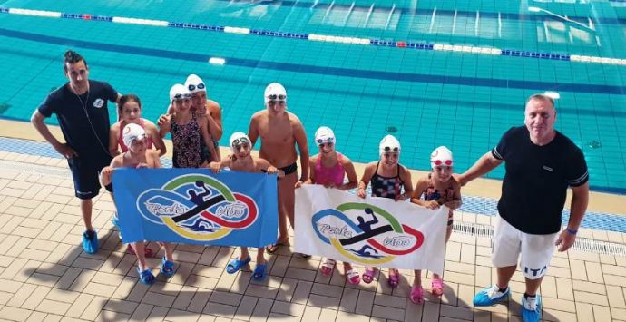 Nuoto, i ragazzi della Penta Vibo sul tetto d’Italia