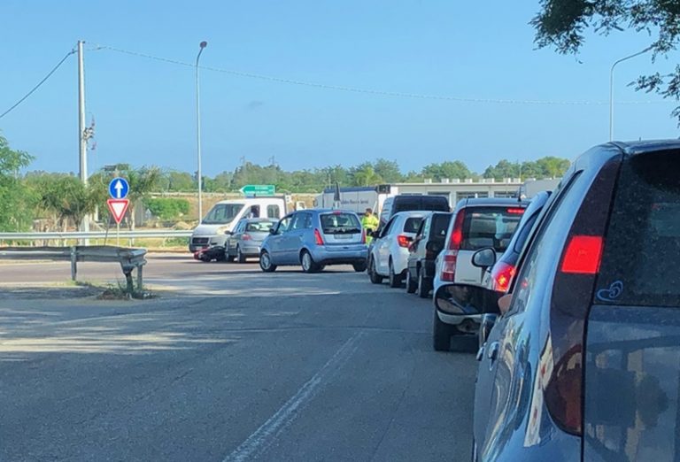 Incidente nei pressi dello svincolo di Pizzo, scontro auto-moto