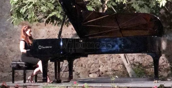 Le note di quindici pianoforti colorano una sera di mezza estate a Tropea