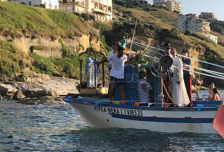 Pizzo, la “Madonneja” ritorna via mare nella chiesa di Piedigrotta