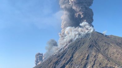 Esplosioni e colate di lava, Stromboli torna a fare paura – Foto