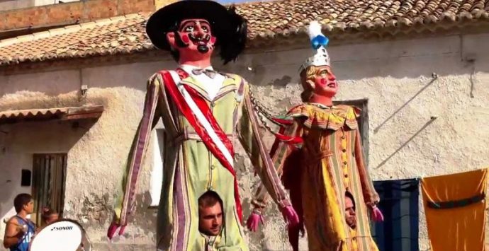 Tamburi, musica e folklore: a Briatico arrivano i giganti