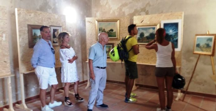 L’arte di Mimmo Corrado in mostra a Nicotera fino al 31 agosto