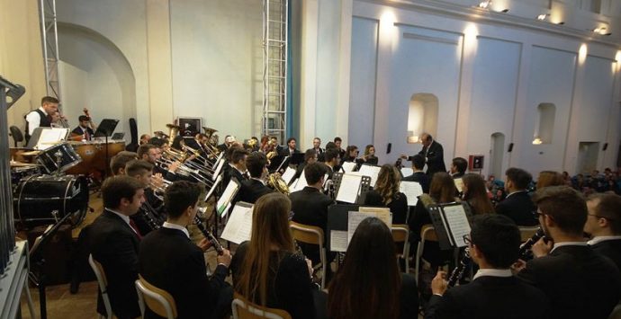 Grande serata a Serra con l’Orchestra di Fiati e l’associazione “Amici della musica”