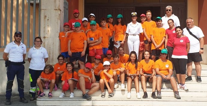 Campo scuola, i ragazzi della Prociv Augustus in visita alla Capitaneria