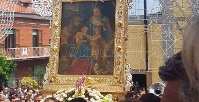 Zungri, si riapre il caso del quadro della Madonna della Neve: e se l’opera fosse di Raffaello?