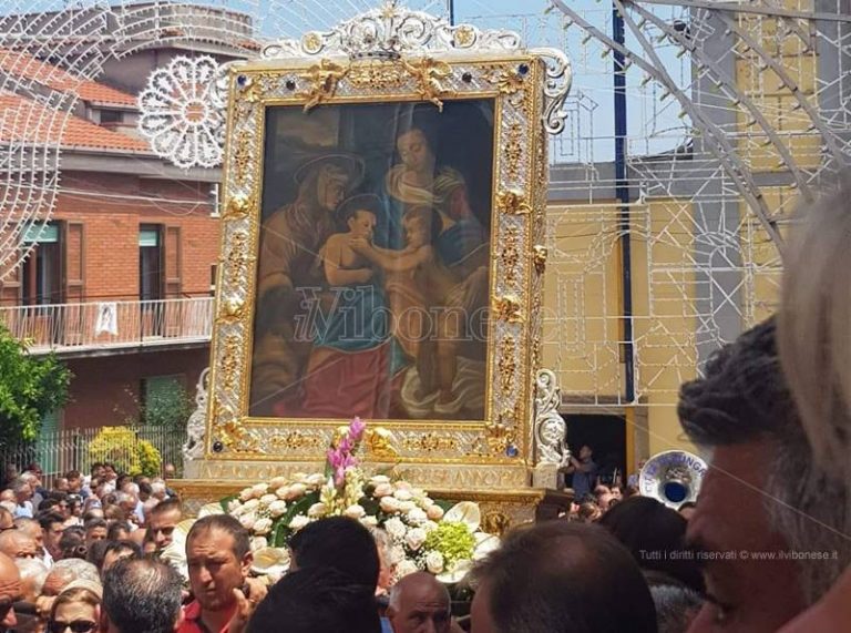 Zungri, si riapre il caso del quadro della Madonna della Neve: e se l’opera fosse di Raffaello?