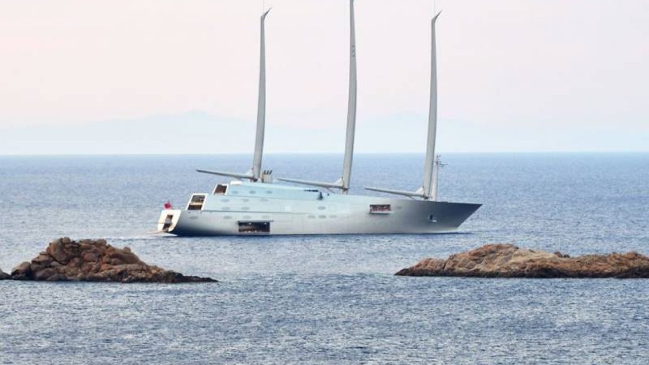 Olbia, arriva Symphony: lo yacht del terzo uomo più ricco al mondo