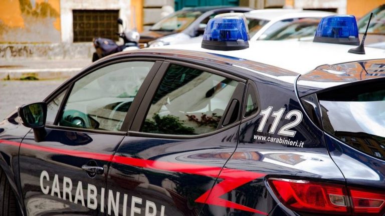 Nonno abusava delle nipotine di 11 e 9 anni: i carabinieri arrestano un 69enne