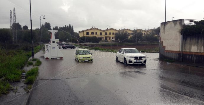 Maltempo a Vibo, allagamenti in scantinati e “strade-fiume” – Video