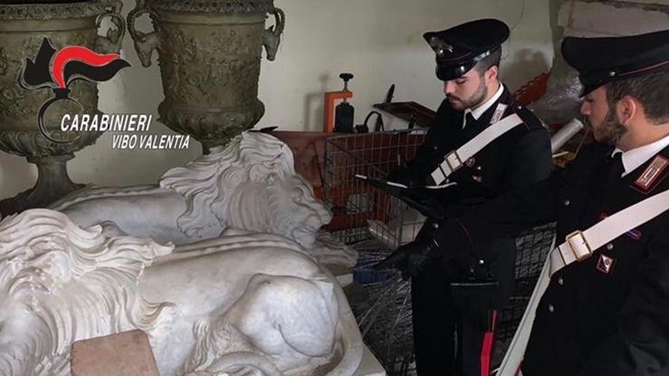 Opere d’arte e statue in marmo scoperte dai carabinieri a Soriano – Video