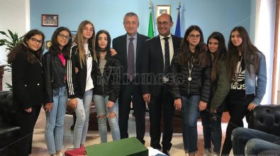 Ripulirono la villa di Mileto, il prefetto premia sette ragazze