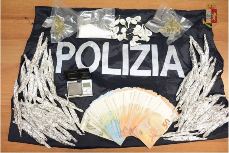 Vende droga a un minorenne, spacciatore arrestato a Tropea