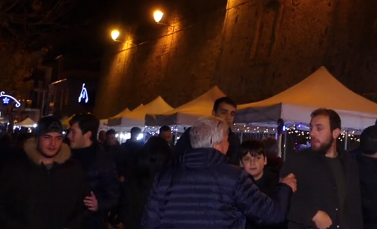 Nicotera, il centro storico si anima grazie ai mercatini di Natale – Video