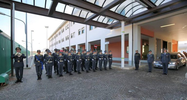 L’ultimo saluto al maresciallo Pulsoni, vittima dell’incidente di caccia di Maierato – Video