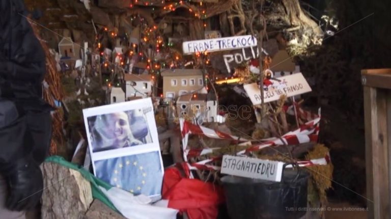 Polia, il presepe di Pasquale Galati tra impegno sociale e attualità – Video