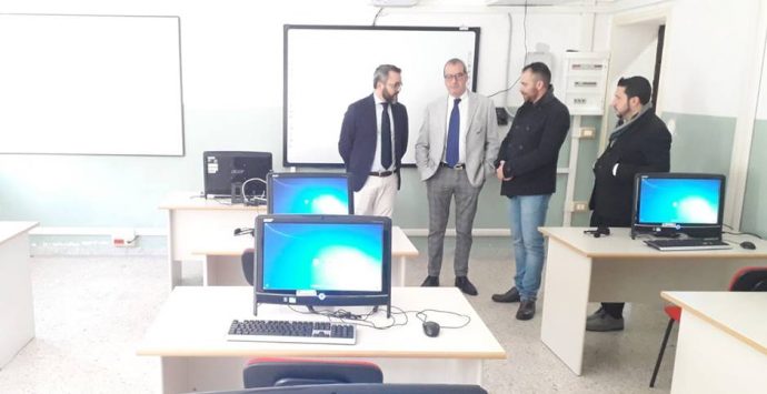 Nuovo laboratorio informatico per il liceo Machiavelli di Soriano