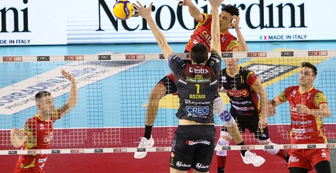 Volley, la Tonno Callipo si arrende allo strapotere di Lube Civitanova – Video