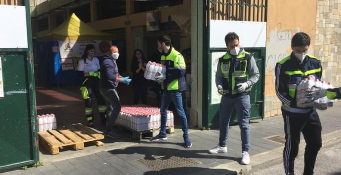 Oltre 1.200 casse di latte donate in beneficenza a Vibo