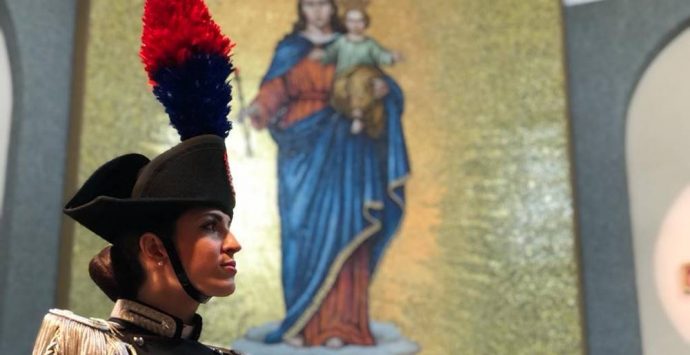 Pasqua senza celebrazioni pubbliche, l’Arma dei Carabinieri omaggia Vibo Valentia