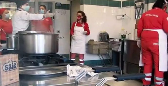 Vibonese calcio e chef stellati insieme per le famiglie bisognose – Video