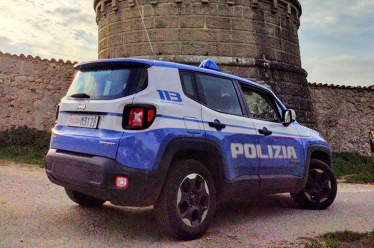 Serra, piangono per difficoltà economiche al posto di blocco: poliziotti li aiutano