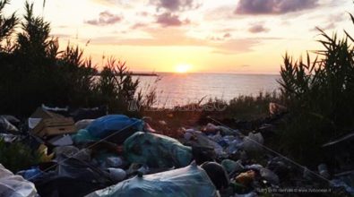 Briatico, rifiuti “al tramonto”: la rabbia dei cittadini