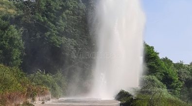 “Esplode” condotta dell’acqua lungo la provinciale fra Soriano e Vibo – Video