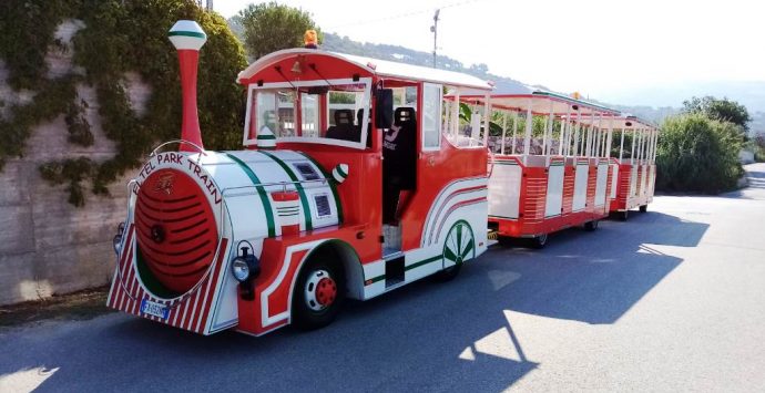 Capo Vaticano e il paradosso del trenino turistico “abolito” dal Comune