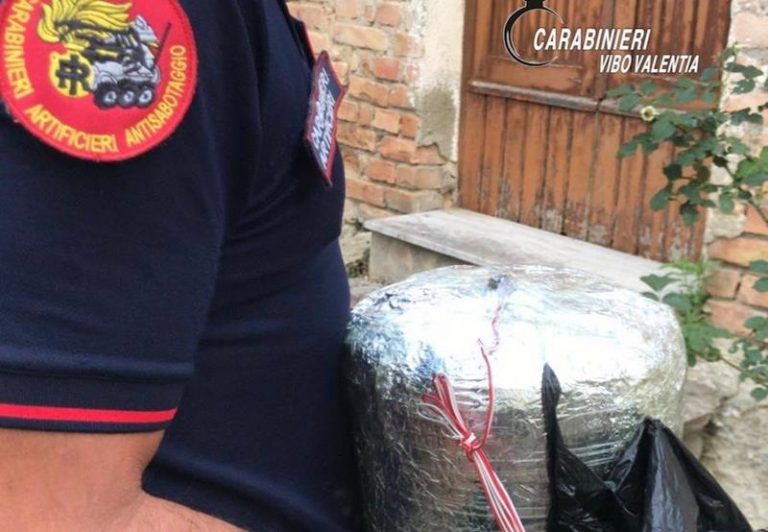 Ordigno esplosivo ritrovato dai carabinieri a Piscopio – Video