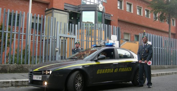 Il comandante regionale della Guardia di Finanza visita le strutture di Vibo