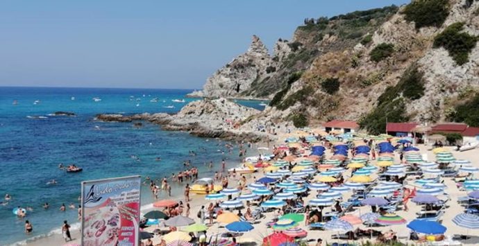 Capo Vaticano: carenze igieniche e irregolarità in un lido di Grotticelle, sanzioni e denunce