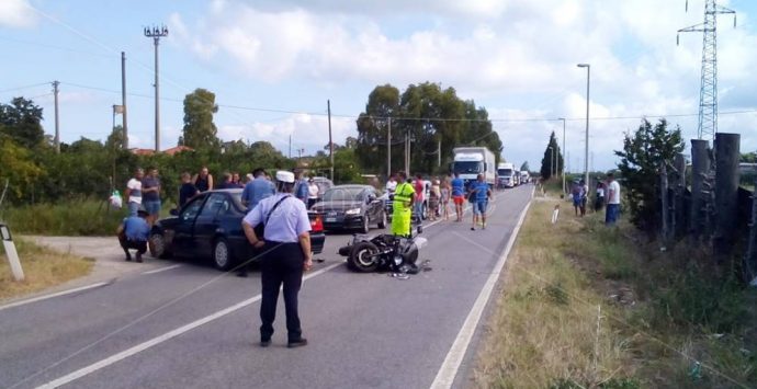 Incidente sulla Statale 18 a Pizzo, centauro in elisoccorso a Catanzaro – Video