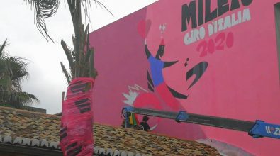 Giro d’Italia, un murales di Massimo Sirelli accoglierà i ciclisti a Mileto – Video