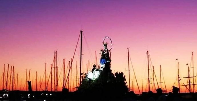 Anche senza processione a mare, Vibo Marina s’inchina alla Madonna di Pompei