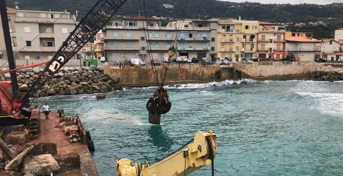 Vibo Marina, riprendono i lavori di sistemazione di piazza Capannina – Foto