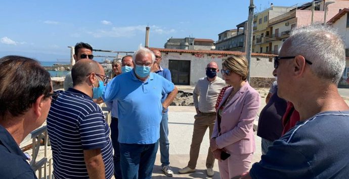 Lavori in piazza della Capannina, tecnici e amministratori sul cantiere