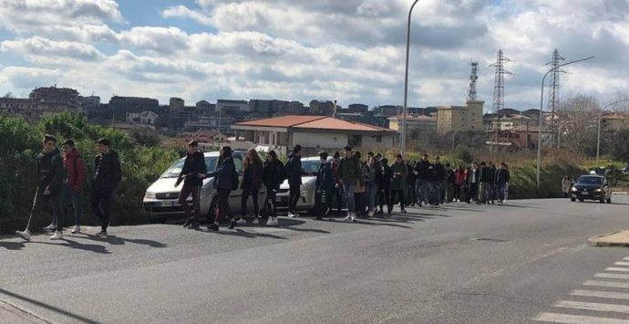 Un marciapiede in via Santa Ruba: un’opera attesa da nove anni