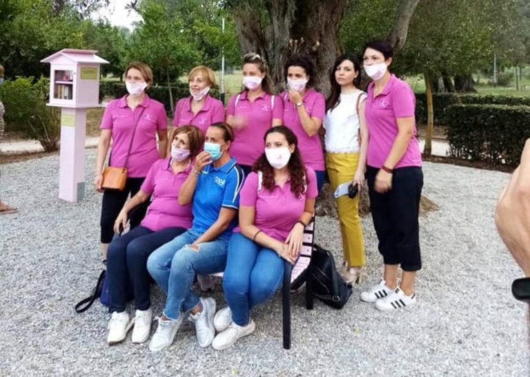 Vibo, al Parco urbano una panchina rosa per la prevenzione dei tumori – Video