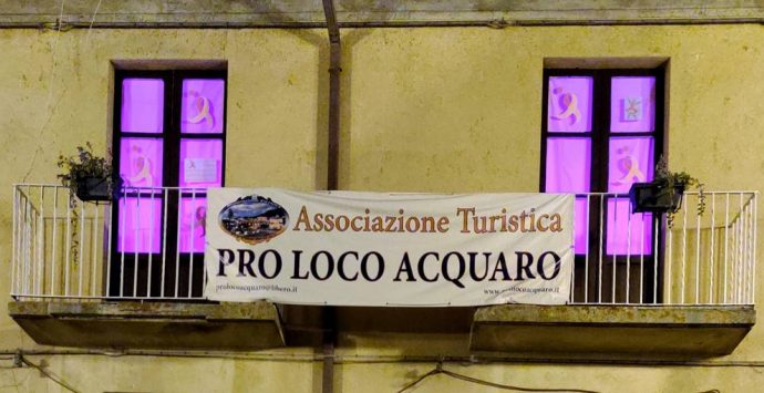 Prevenzione del cancro al seno, la Pro loco di Acquaro si tinge di rosa