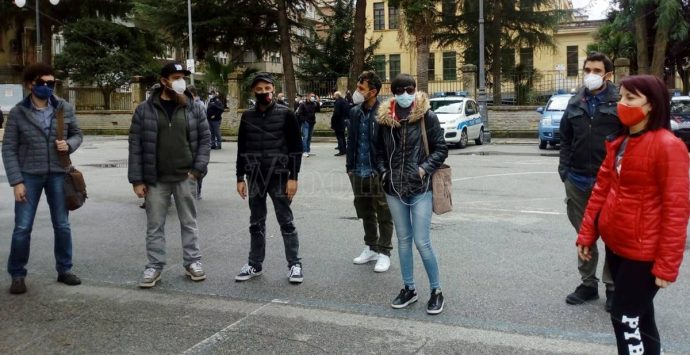 Artisti in piazza a Vibo Valentia: «Ridateci gli spettacoli» – Video