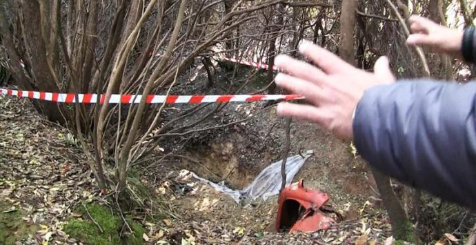 Viaggio tra i boschi di Ariola di Gerocarne per il giallo del corpo seppellito – Video