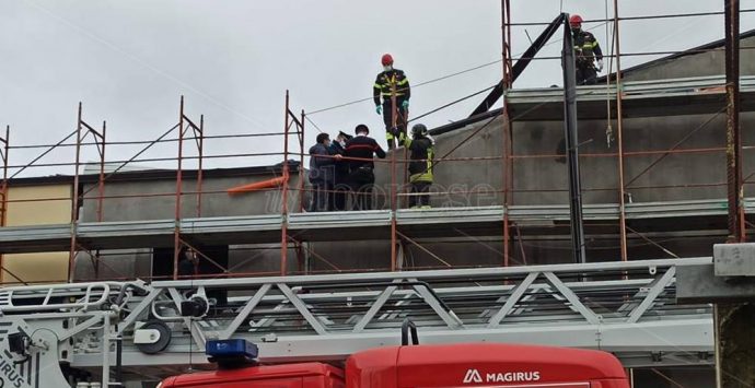 Incidente sul lavoro a Filogaso, due operai muoiono folgorati al Comune – Foto/Video